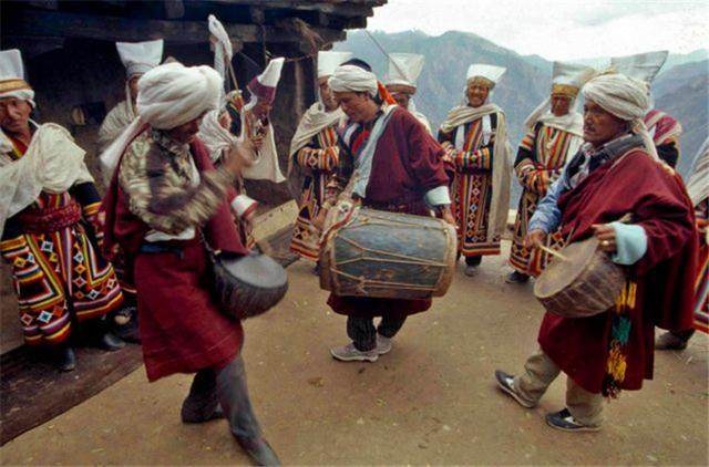 尼泊尔农村夫妻俩的生活,尼泊尔一妻多夫怎样居住