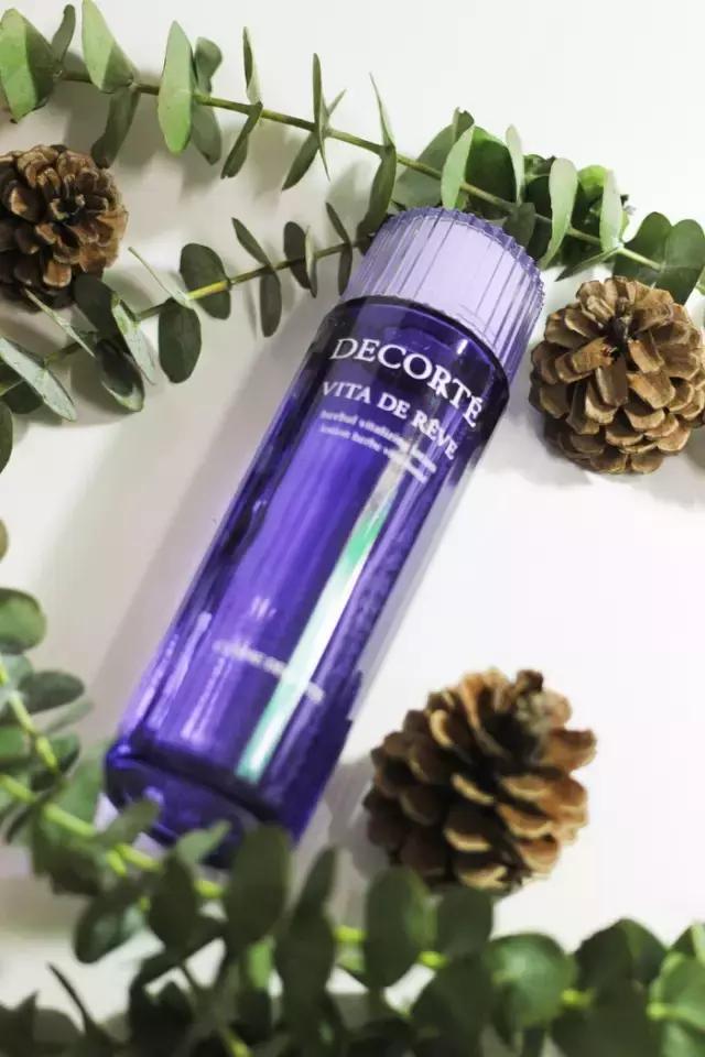 黛珂紫苏水配什么乳液好用,黛珂紫苏水和资生堂悦薇哪个好用