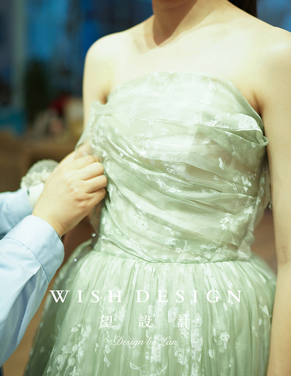 总有一款婚纱不动声色的惊艳到你,总有一款婚纱不动声色地惊艳到你