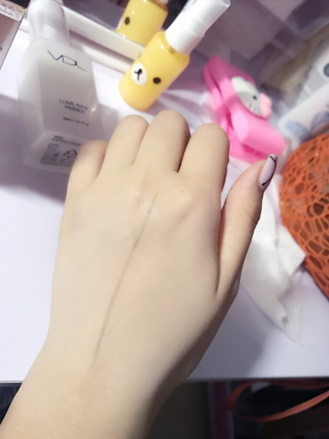 迪奥和圣罗兰粉底液哪个适合干皮,迪奥和圣罗兰粉底液哪个好