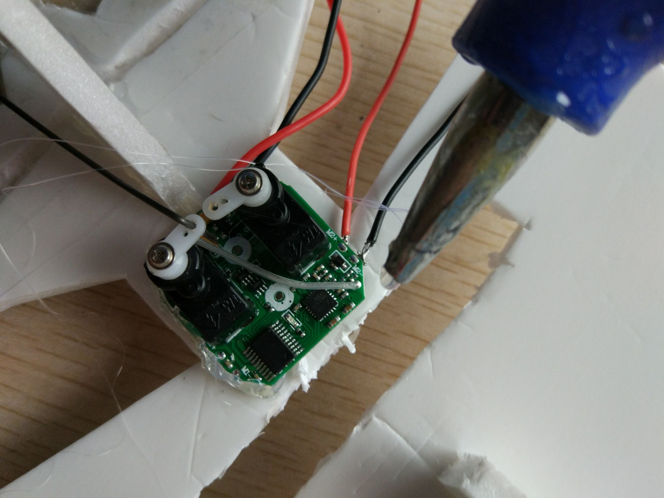 不用逛某宝某东,自己亲手制作一架遥控小飞机,飞着超爽