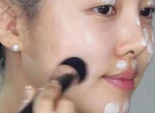 bb霜怎么涂既遮瑕又不容易油,bb霜的正确上妆法图片