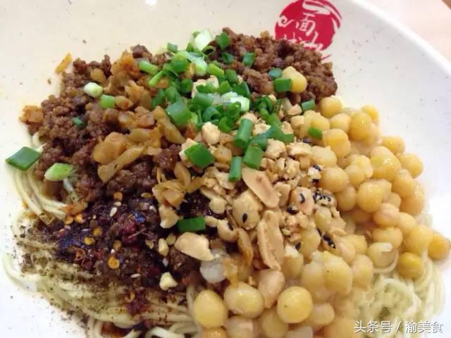 满大街都是重庆鲜面条店,满街小面