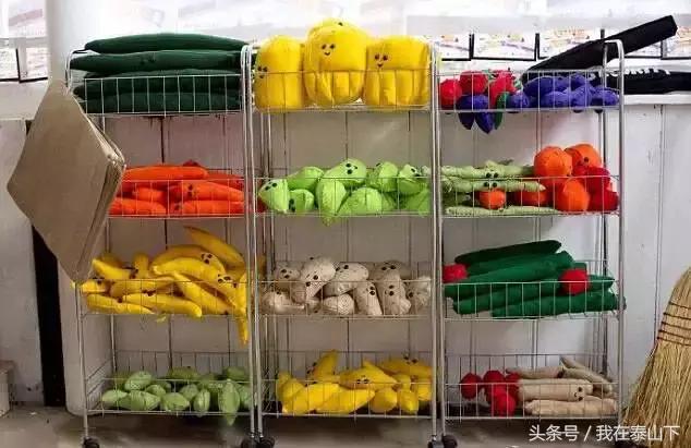 英国姑娘专门卖“假货”(针织品)的便利店