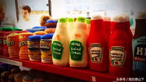 英国姑娘专门卖“假货”(针织品)的便利店