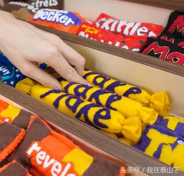 英国姑娘专门卖“假货”(针织品)的便利店