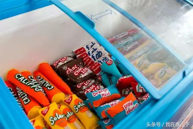 英国姑娘专门卖“假货”(针织品)的便利店