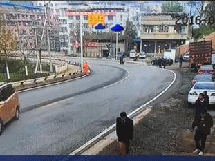 结婚把新郎官给整了,新郎被整太过头的视频