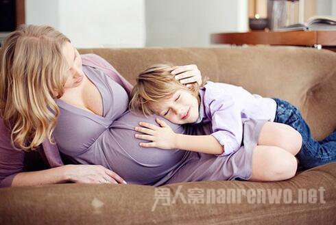 高龄生二胎怀孕一个月主要特征,大龄孕妈多久适合要二胎