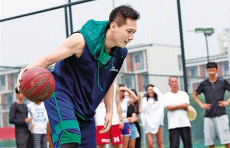 火华社社长刘烨的文字也和他的人一样，透着一股逗比味儿