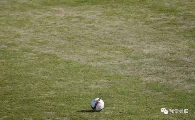 曼联飞3012千米后发现：又遇上“鸟巢“球场！穆帅发布会怒了