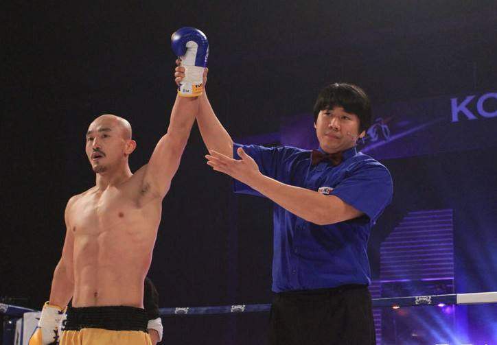 武僧一龙挑战冠军一脚踢飞,武僧一龙一脚ko跆拳道