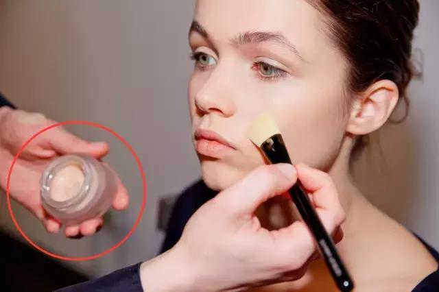 全世界最好用的粉底液口红,资生堂haku臻白无瑕养肤粉底液