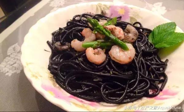 墨鱼汁面黑暗料理,吃到墨鱼汁会怎么样