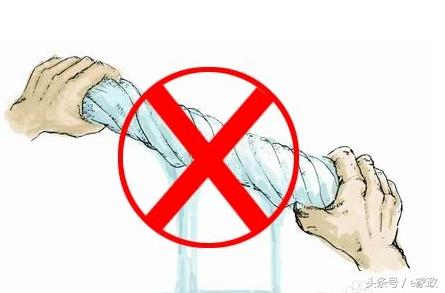 洗涤羽绒服的正确方法,羽绒服正确的洗涤方法是