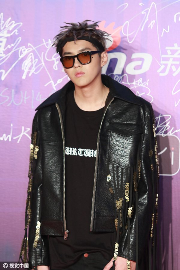 香奈儿秀场盘着头发,香奈儿秀场发箍