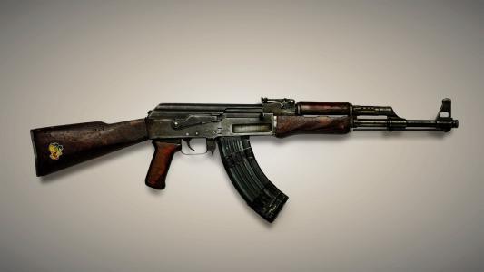 为何称AK47是一款让人又爱又恨的枪？皮实耐用但精度不敢恭维