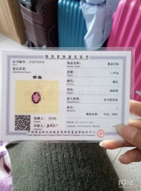 杭州姑娘逛河坊街,浙江杭州一女孩买黄金项链