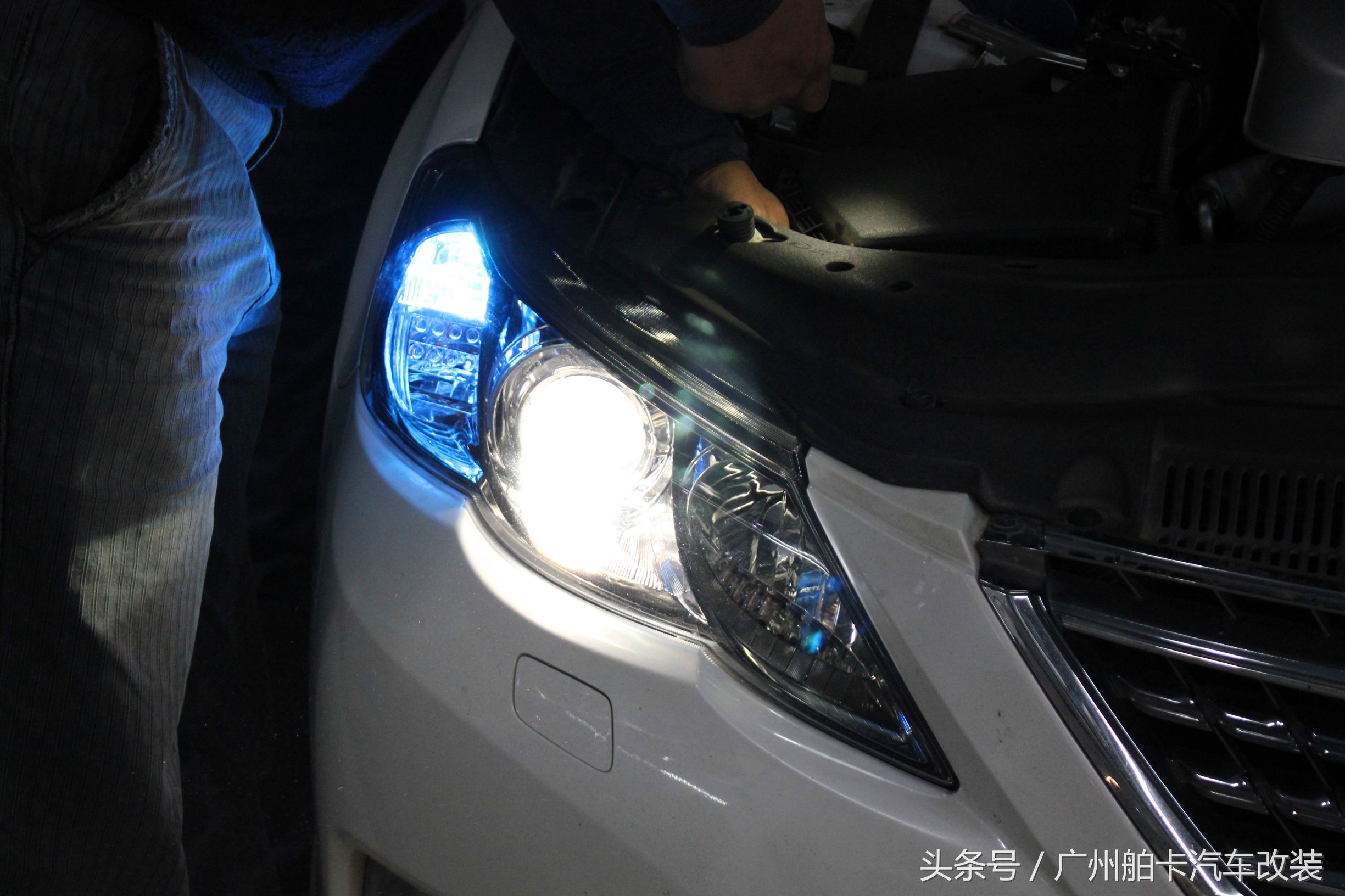 锐志改灯,改装海拉6双光透镜!