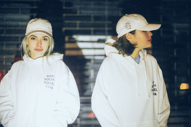 gd和侃爷照片,gd和侃爷都穿的靴子