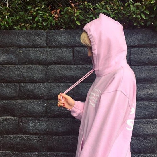 gd和侃爷照片,gd和侃爷都穿的靴子