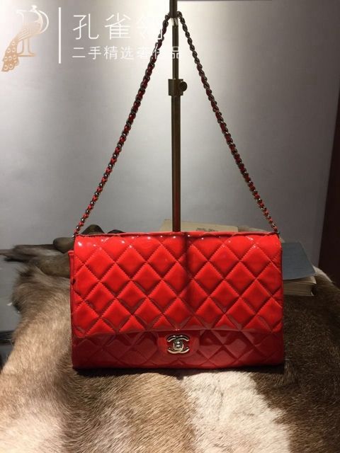 该不该用一个月工资买奢侈品,偶尔买一个奢侈品就是浪费吗