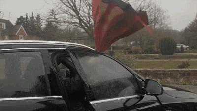 雨伞撑了3000年都没变过样，如今被一位大叔给彻底颠覆了！