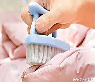 洗涤羽绒服的正确方法,羽绒服正确的洗涤方法是