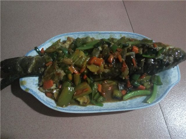 农村大铁锅红烧鱼,农家土灶柴火鱼的做法