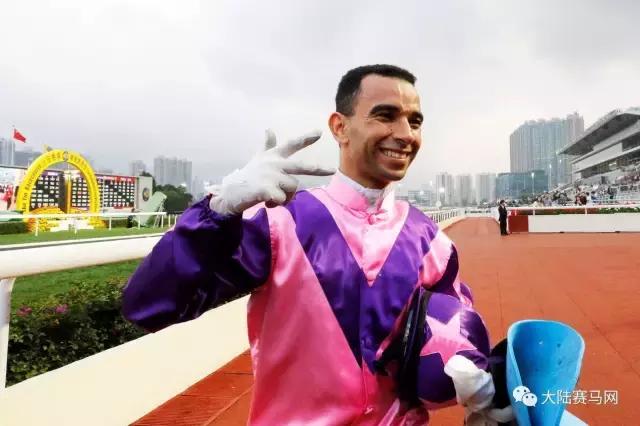 从莫雷拉一天赢8场看香港的骑师策骑制度:骑一场2200