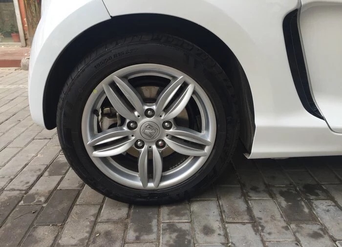 众泰电动车e200能干多少公里,电动车100元电费可以跑多少公里