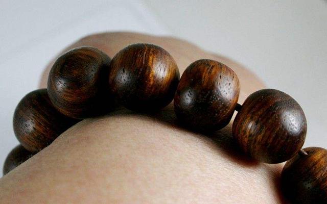 花梨木佩戴讲究,花梨木手链佩戴