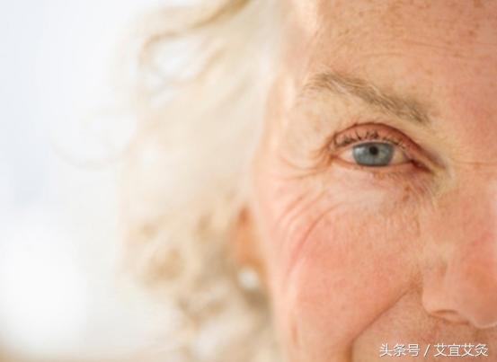 妈妈50岁后，懂点艾灸比上好的补品强十倍！三八妇女节