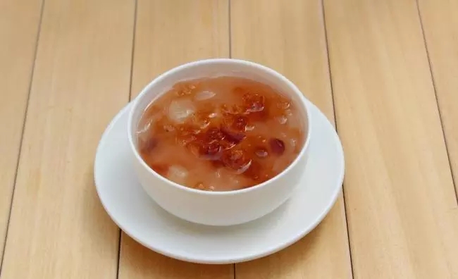 它被叫做美人泪，是桃树分泌的树脂，竟然可以稳血糖，降血脂