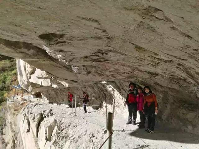 大漠户外旅行虎跳峡徒步详解,虎跳峡徒步168级勇者云梯