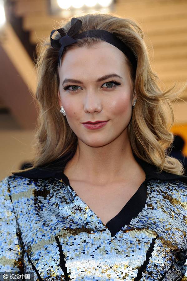 香奈儿秀场盘着头发,香奈儿秀场发箍