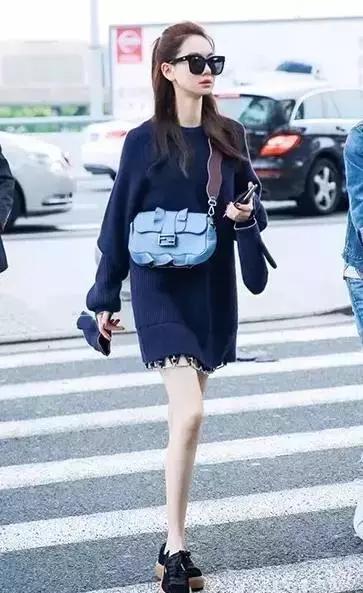 双肩包与斜背包哪种最实用,包治百病时尚百搭软包轻便不累肩