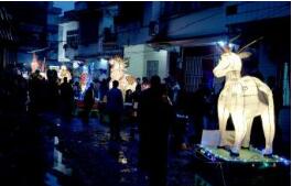 元宵节，在这里的鞭炮是这样玩的，看着都痛呀