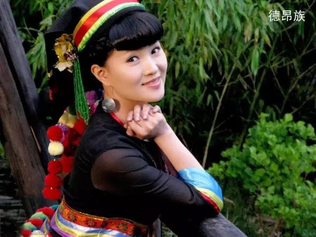 56个民族服饰的视频,56个民族男士服饰