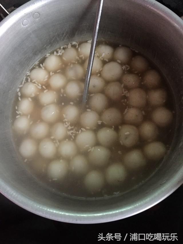吃在浦口古稀老夫妻喊你来吃手工元宵喽！三块钱六个卖了15年