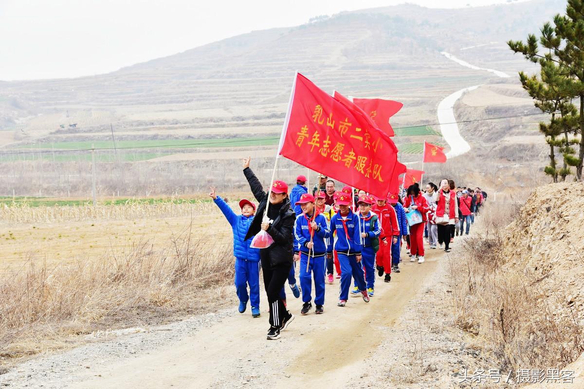 义务植树与创建森林城市,共建文明城市小学生