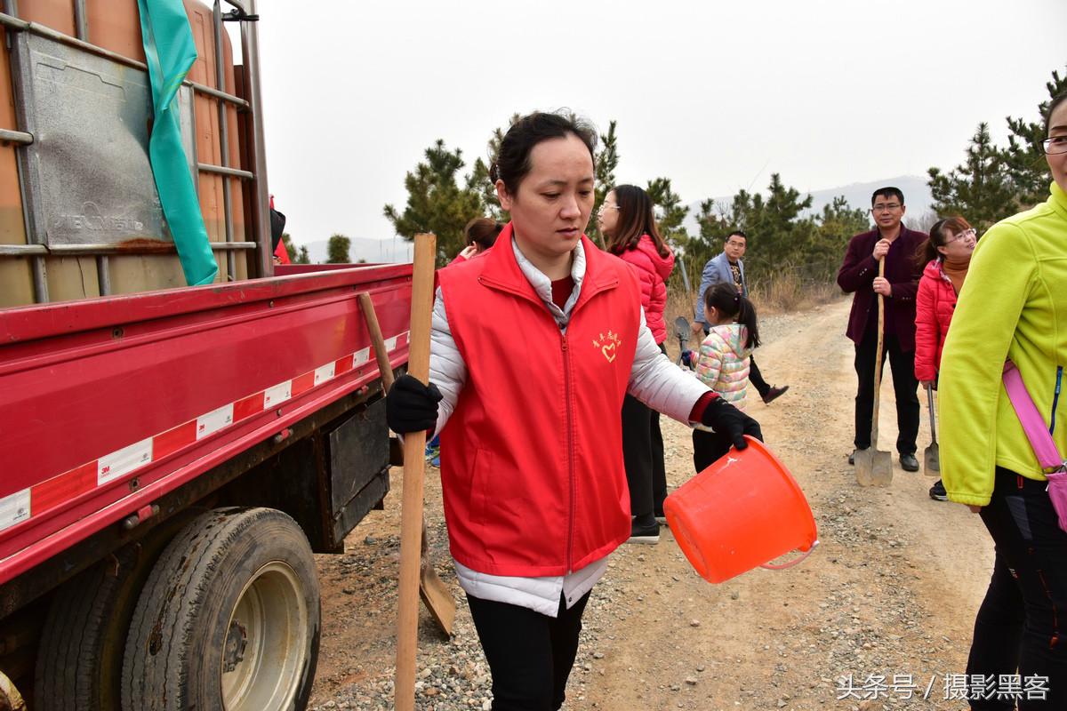 义务植树与创建森林城市,共建文明城市小学生