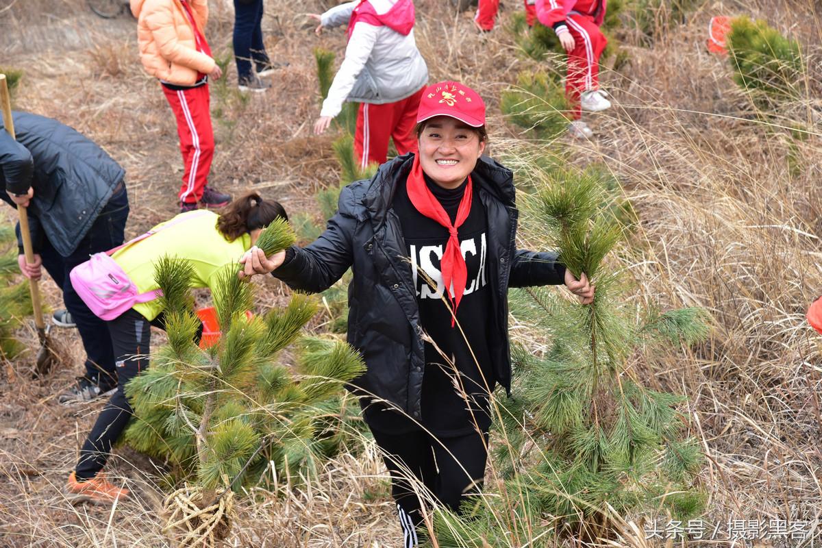 义务植树与创建森林城市,共建文明城市小学生