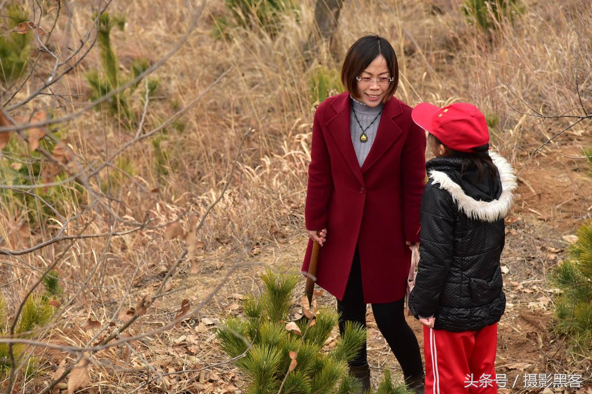 义务植树与创建森林城市,共建文明城市小学生
