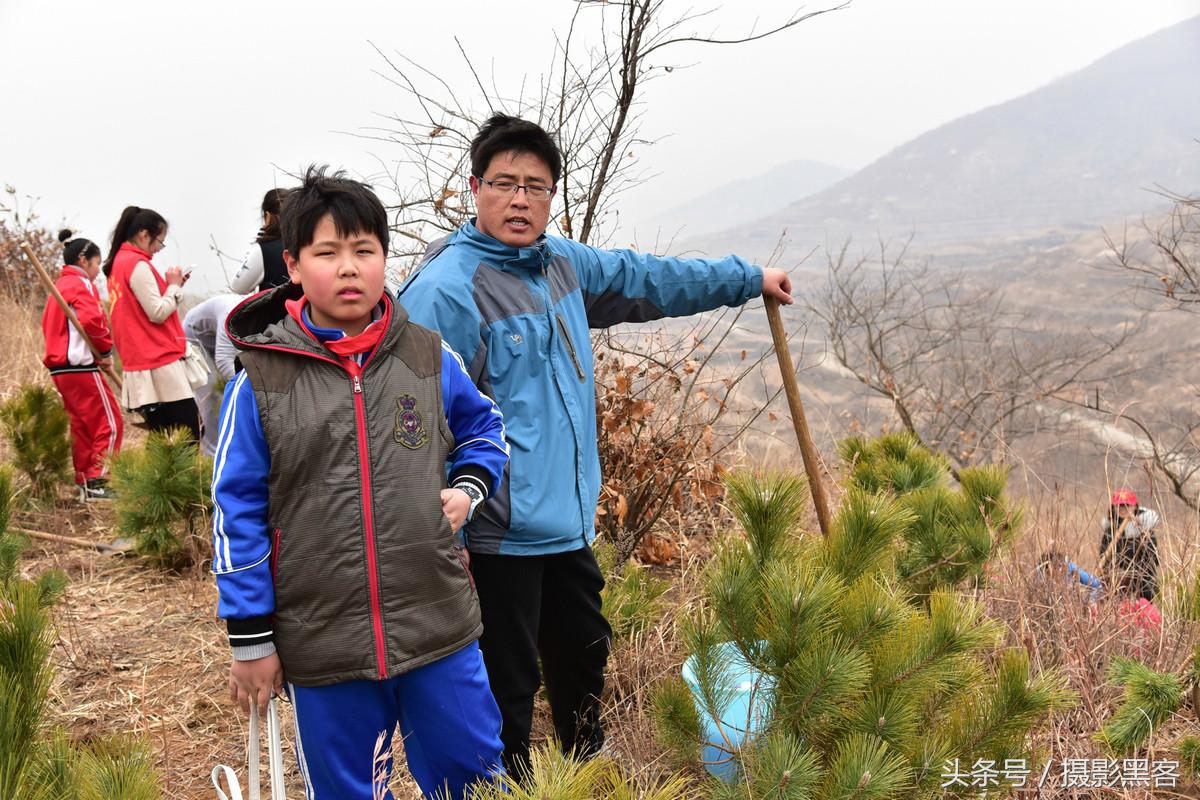 义务植树与创建森林城市,共建文明城市小学生