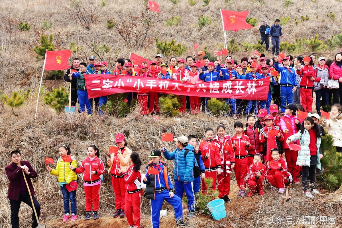 义务植树与创建森林城市,共建文明城市小学生