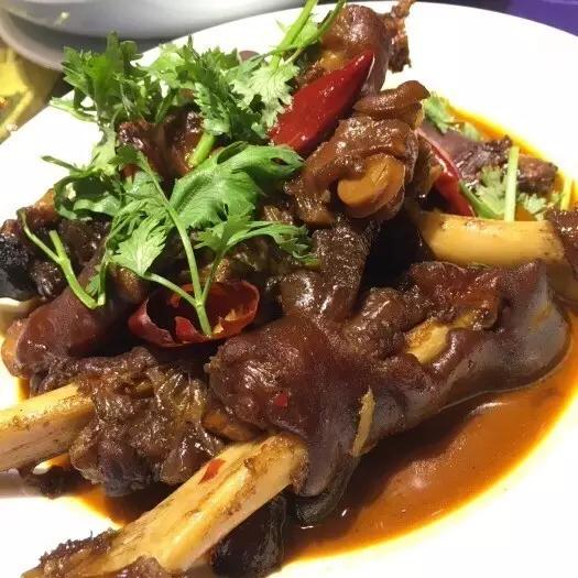 一天吃8顿算啥!回我老家青岛,带你吃上24小时!