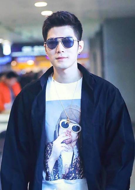 陈学东机场“板寸头”,引领17春男士发型新时尚