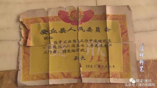 当年老师用的红笔,你知道老师用的粉笔都有什么颜色