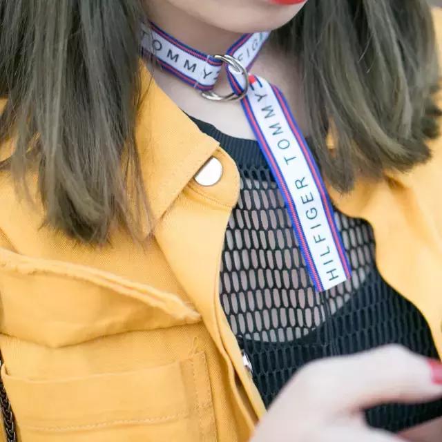 你的iphone7和AJ1同时掉河里，你先救哪个？